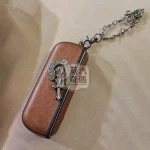 IQOS ILUMA保護套 克羅心掛飾 棕色款實物特寫